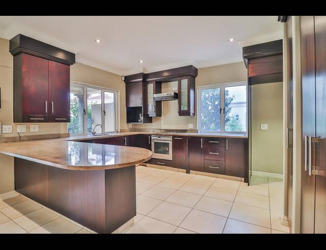 3 BEDROOM TOWNHOUSE TO LET IN UMHLANGA CENTRAL